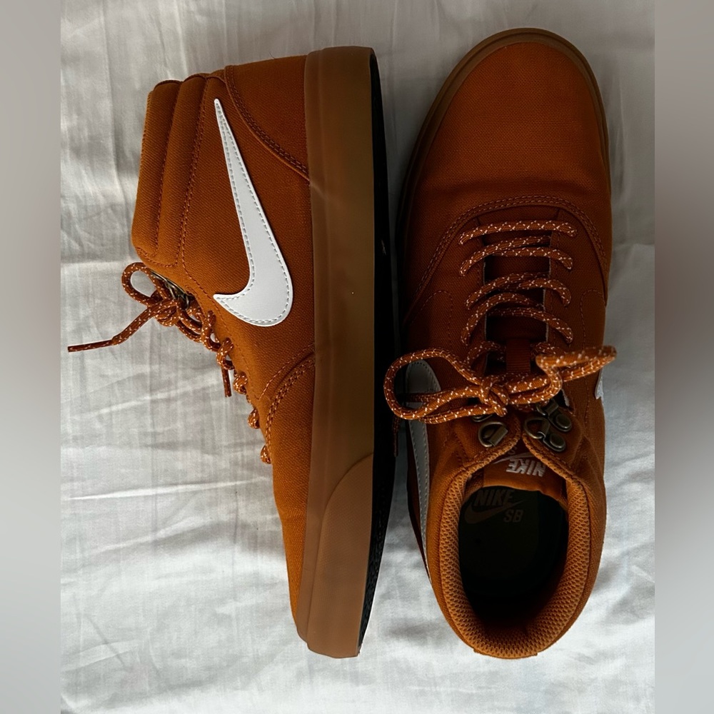NIKE SB Charge Mid Premium